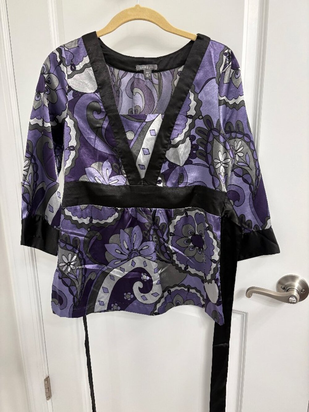 apt 9 petite PM Purple with Black Trim and Sash Ties in the Back Long Sleeve